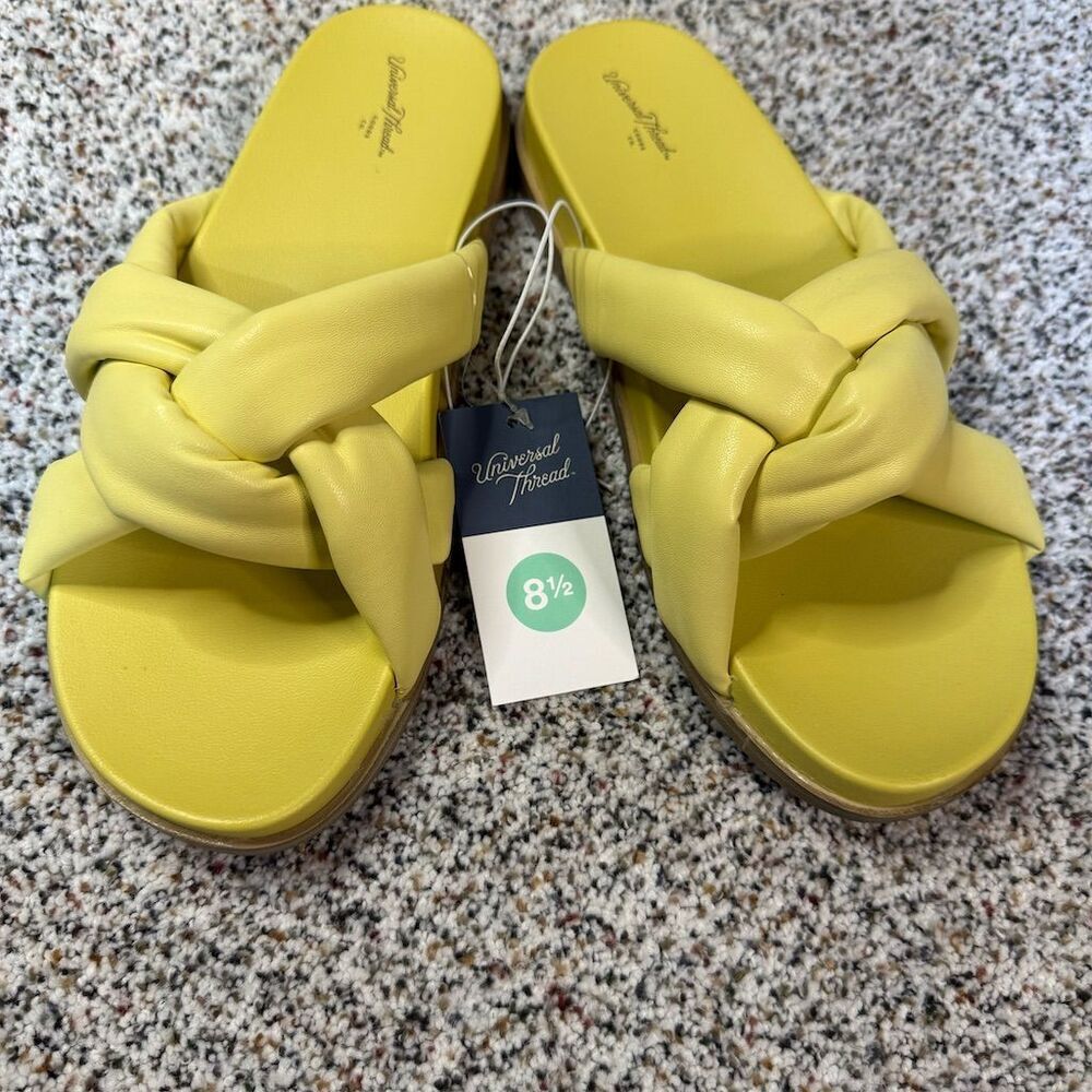 Universal Thread Women's Yellow Flat Sandals Size 8.5 Casual Summer​